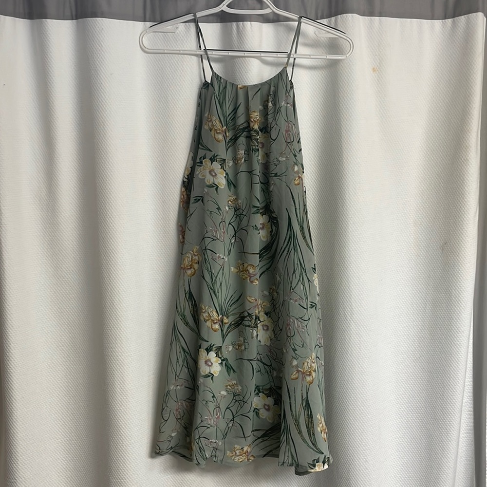Mini, chiffon mint green dress with floral print. Thin straps that tie